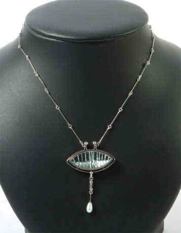 Collier mit Anhänger von Engelhard Nuss Modern, Kette mit eingefasstem… - фото 1 Collier mit Anhänger von Engelhard Nuss Modern, Kette mit eingefasstem… - фото 1