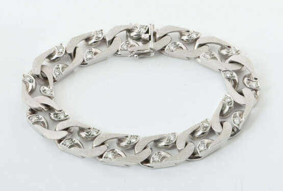 Armband mit Brillanten Modern, Flachpanzerarmband, besetzt mit 26 Bril… - photo 1 Armband mit Brillanten Modern, Flachpanzerarmband, besetzt mit 26 Bril… - photo 1
