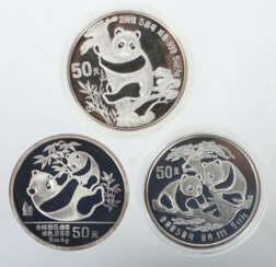Sammlung von 3 Panda-Silbermünzen China, 1987/88/89, Silber 999, ca. 4…