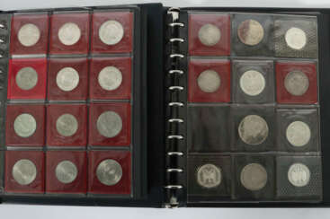 2 Münzalben Sammlung von ca. 136 Münzen, meist Silbermünzen. Unterschi…