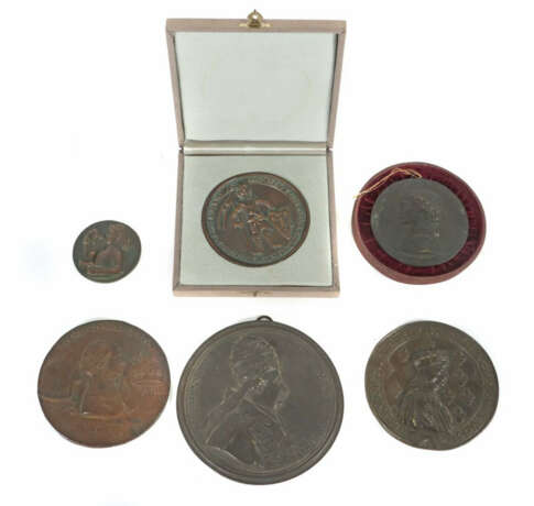 Sammlung von 6 Medaillen neuzeitlich bis 16. Jh., variierende tls. ein… - photo 1