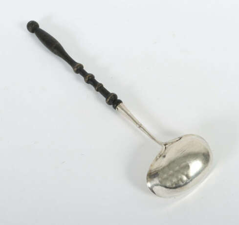 Schöpfkelle Schweden, 1792, Silber, ca. 155 g, ovale, tief gemuldete L… - photo 2