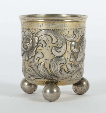Historismus-Kugelfußbecher Ed. Wollenweber, München, dat. 1900, Silber… - photo 1