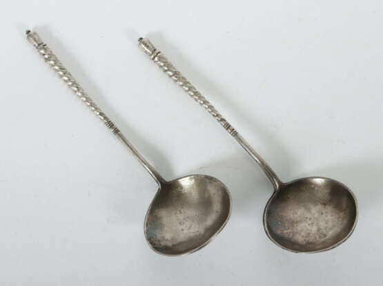 Paar Moskauer Löffel wohl um 1875/80, Silber 84, ca. 110 g, runde, tie… - фото 1