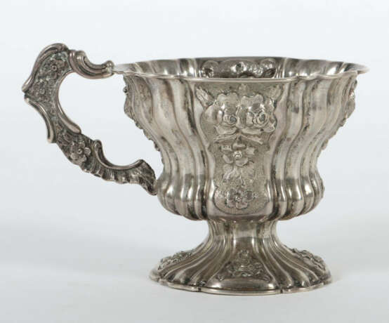Tasse um 1900, Silber (säuregeprüft), ca. 95 g, runder aufschwingender… - photo 1