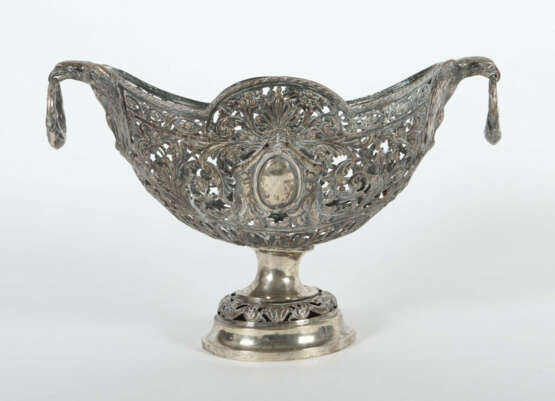 Großer Tafelaufsatz Deutschland, um 1900/Anfang 20. Jh., Silber 800, c… - photo 1 Großer Tafelaufsatz Deutschland, um 1900/Anfang 20. Jh., Silber 800, c… - photo 1