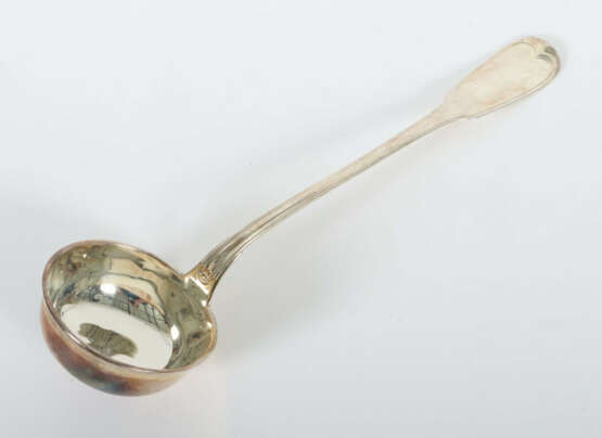 Schöpfkelle 20. Jh., Silber 800, ca. 220 g, runde tief gemuldete Laffe… - photo 1