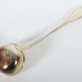 Schöpfkelle 20. Jh., Silber 800, ca. 220 g, runde tief gemuldete Laffe… - photo 2