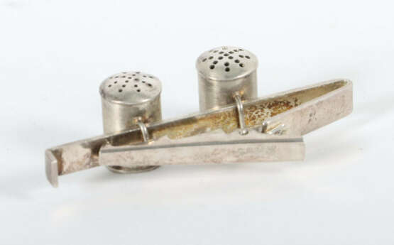 Klammer 20. Jh., Silber 925, ca. 15 g, schmale Klammer mit kl. eingehä… - фото 2 Klammer 20. Jh., Silber 925, ca. 15 g, schmale Klammer mit kl. eingehä… - фото 2