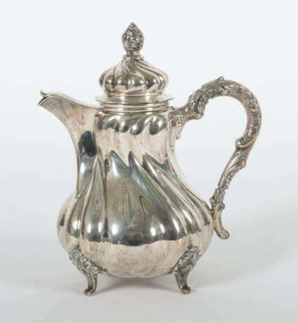 Kaffeekanne im Barockstil Deutschland, 1. Hälfte 20. Jh., Silber 800, … - фото 1 Kaffeekanne im Barockstil Deutschland, 1. Hälfte 20. Jh., Silber 800, … - фото 1