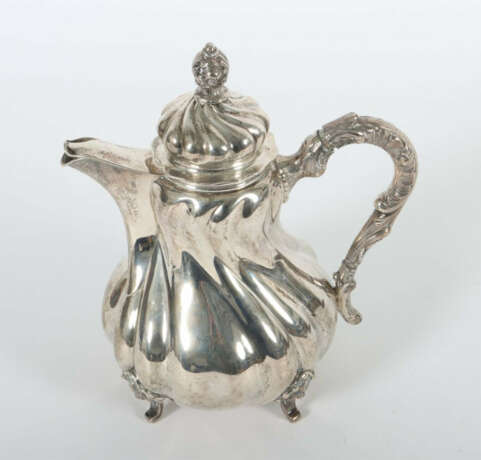 Kaffeekanne im Barockstil Deutschland, 1. Hälfte 20. Jh., Silber 800, … - фото 2 Kaffeekanne im Barockstil Deutschland, 1. Hälfte 20. Jh., Silber 800, … - фото 2