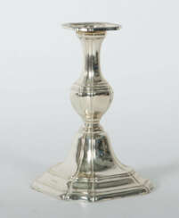 Einflammiger Kerzenleuchter Johann Beck, Schwäbisch Gmünd, 20. Jh., Si…