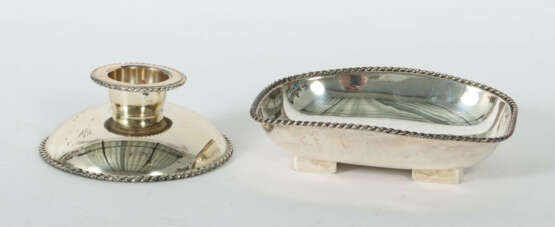 Kerzenleuchter & Schale Johann Beck, Schwäbisch Gmünd, 20. Jh., Silber… - photo 1 Kerzenleuchter & Schale Johann Beck, Schwäbisch Gmünd, 20. Jh., Silber… - photo 1