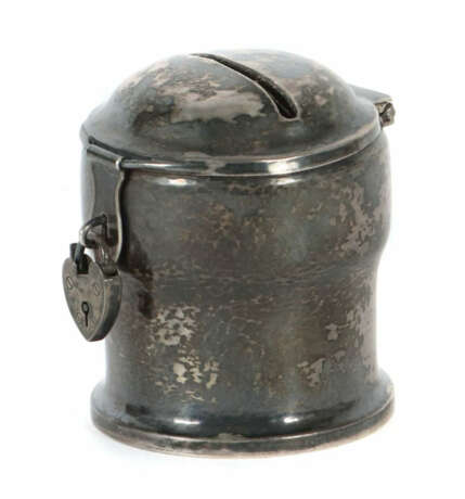 Spardose Bruckmann & Söhne, Heilbronn, dat. 1934, runder, ausgestellte… - Foto 1 Spardose Bruckmann & Söhne, Heilbronn, dat. 1934, runder, ausgestellte… - Foto 1