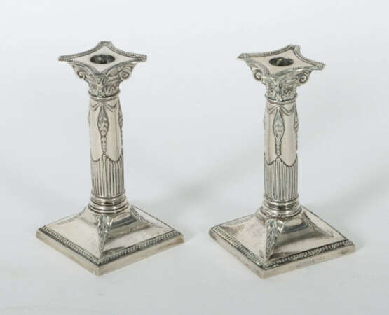 Paar einflammige Kerzenleuchter Koch & Bergfeld, Bremen, dat. 1910, Si… - photo 2