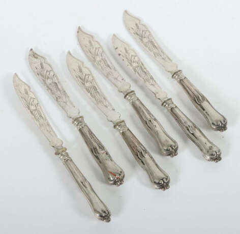 Satz von 6 Jugendstil-Fischmessern wohl Otto Schneider, Berlin, Anfang… - photo 2 Satz von 6 Jugendstil-Fischmessern wohl Otto Schneider, Berlin, Anfang… - photo 2