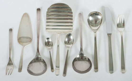 Speisebesteck für 4 bzw. 6 Personen Wilkens & Söhne, Bremen, 3. Dritte… - фото 1 Speisebesteck für 4 bzw. 6 Personen Wilkens & Söhne, Bremen, 3. Dritte… - фото 1