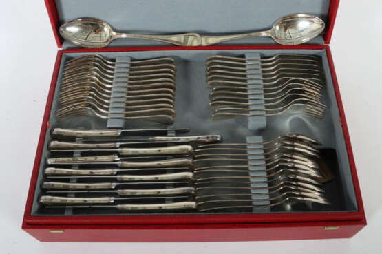 Speisebesteck für 6 bzw. 12 Personen WMF, Geislingen, 2. Hälfte 20. Jh… - фото 1 Speisebesteck für 6 bzw. 12 Personen WMF, Geislingen, 2. Hälfte 20. Jh… - фото 1