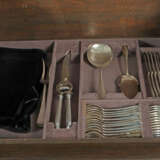 Umfangreiche Speisebesteckgarnitur in Besteckkasten J. M. van Kempen &… - photo 6