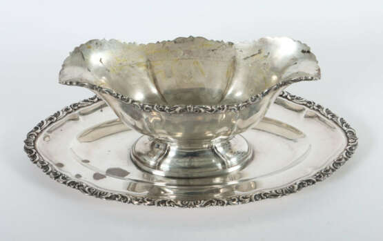 Große Sauciere mit Presentoir Franticek Bibus & Sohn, Tschechoslowakei… - фото 2 Große Sauciere mit Presentoir Franticek Bibus & Sohn, Tschechoslowakei… - фото 2