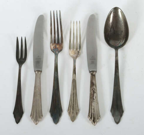 Speisebesteckteile WMF, Geislingen, 20. Jh., versilbert, 54-tlg. best.… - фото 1 Speisebesteckteile WMF, Geislingen, 20. Jh., versilbert, 54-tlg. best.… - фото 1