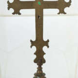 Vortragekreuz 18./19. Jh. Metall, Kruzifix mit dreipassigen Balkenende… - photo 2