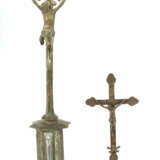 Paar Standkruzifixe 19. Jh. , 1x Bronze, im neogotischem Stil gearbeit… - Foto 1
