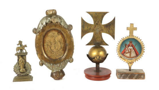 Konvolut Sakrales Alpenraum, 19. Jh., 4 tlg.: Reichsapfel mit Kreuz (w… - Foto 1 Konvolut Sakrales Alpenraum, 19. Jh., 4 tlg.: Reichsapfel mit Kreuz (w… - Foto 1