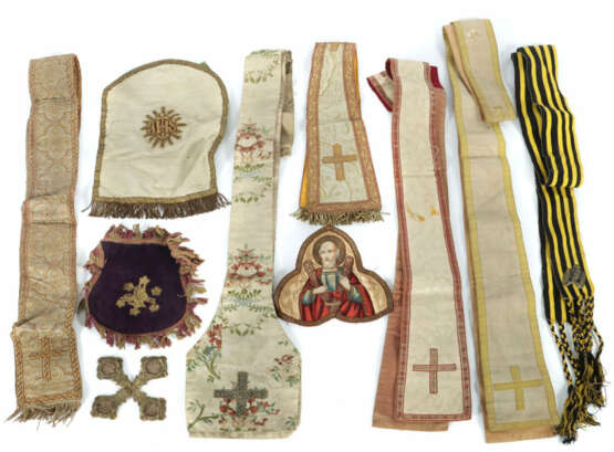 Sammlung religiöse Gewandstücke wohl Süddeutschland, 19./20. Jh., 9 tl… - Foto 1 Sammlung religiöse Gewandstücke wohl Süddeutschland, 19./20. Jh., 9 tl… - Foto 1