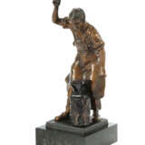 Bildhauer des 19./20. Jh. ''Schmied'', Metallguß patiniert, vollplasti… - фото 1