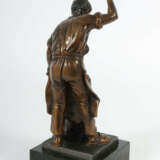Bildhauer des 19./20. Jh. ''Schmied'', Metallguß patiniert, vollplasti… - фото 4
