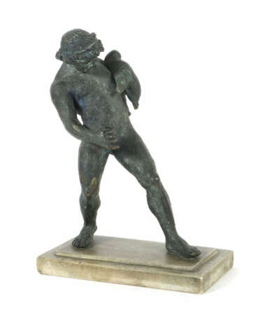 Bildhauer des 19./20. Jh. ''Trinkender Satyr'', Bronze patiniert, voll… - photo 1 Bildhauer des 19./20. Jh. ''Trinkender Satyr'', Bronze patiniert, voll… - photo 1