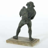 Bildhauer des 19./20. Jh. ''Trinkender Satyr'', Bronze patiniert, voll… - Foto 2