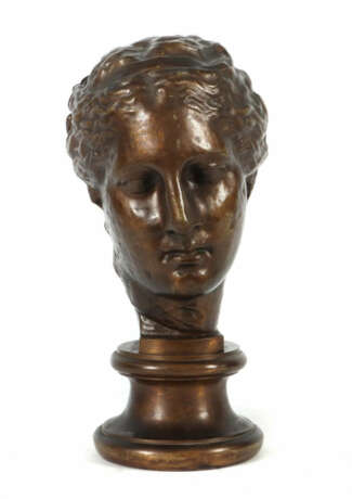 Bildhauer/Kopist des 20. Jh. ''Göttin Hygieia'', Bronze patiniert, vol… - photo 1