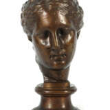 Bildhauer/Kopist des 20. Jh. ''Göttin Hygieia'', Bronze patiniert, vol… - photo 1