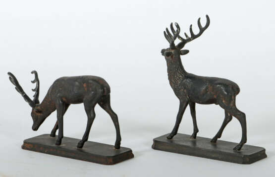 Bildhauer des 20. Jh. ''Paar Hirsche'', Eisenguß patiniert, zwei vollp… - photo 2