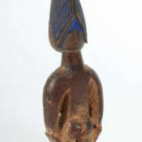 Ibeji-Figur der Yoruba Nigeria, Holzfigur, geschnitzt mit rundem Socke… - photo 2