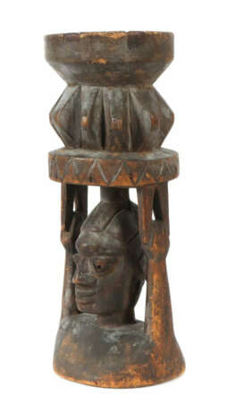 Orakelschale der Yoruba Nigeria, Holz, geschnitzt als Karyatidenbüste,… - Foto 1 Orakelschale der Yoruba Nigeria, Holz, geschnitzt als Karyatidenbüste,… - Foto 1