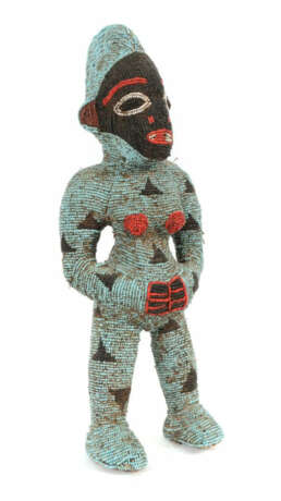 Perlenbestückte Bamunfigur Kamerun, weibliche Standfigur, Holz, fläche… - Foto 1