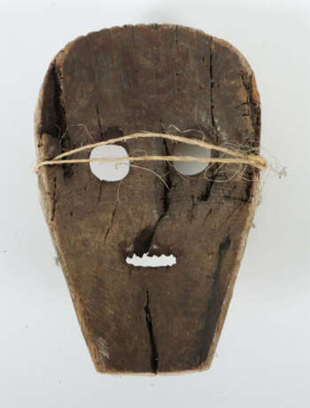 Maske der Lega DR Kongo, Holz, kaolinweißes Maskengesicht mit rotbraun… - Foto 2 Maske der Lega DR Kongo, Holz, kaolinweißes Maskengesicht mit rotbraun… - Foto 2