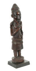Figur eines Würdenträgers oder einer Gottheit wohl DR Kongo, Holz gesc…