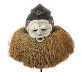 Helmmaske der Basuku DR Kongo, Initiationsmaske mit kappenförmiger Fri…