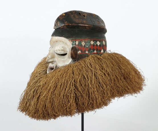 Helmmaske der Basuku DR Kongo, Initiationsmaske mit kappenförmiger Fri… - photo 2 Helmmaske der Basuku DR Kongo, Initiationsmaske mit kappenförmiger Fri… - photo 2