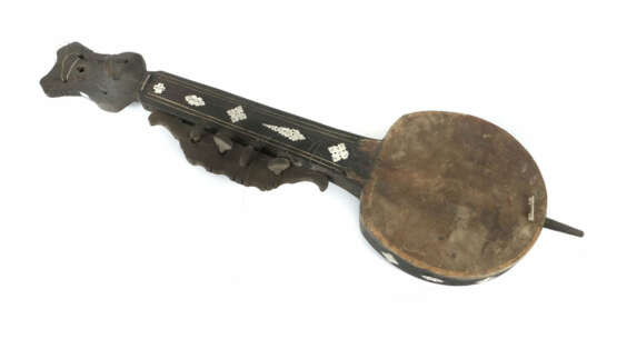 Sechsaitiges Saiteninstrument Afghanistan, 20. Jh., Holz mit tierhautb… - фото 1 Sechsaitiges Saiteninstrument Afghanistan, 20. Jh., Holz mit tierhautb… - фото 1