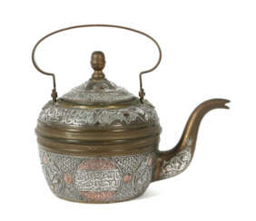 Teekanne Syrien, wohl Damaskus, 19./20. Jh., Messinggefäß mit Silber u…