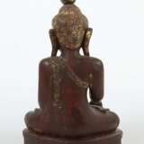 Buddha Burma, 2. Drittel 20. Jh., Holz, rostrot farbig gefasst, partie… - photo 2
