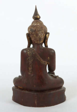 Buddha Burma, 2. Drittel 20. Jh., Holz, rostrot farbig gefasst, partie… - photo 2