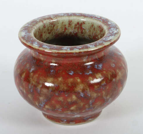 Kleine gebauchte Vase China, 20. Jh., Porzellan, beige engobiert, Redu… - photo 2 Kleine gebauchte Vase China, 20. Jh., Porzellan, beige engobiert, Redu… - photo 2