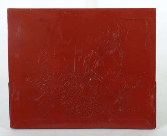 Rotlacktafel China, 20. Jh., Dekor mit reliefierter Landschaftsdarstel… - Foto 2 Rotlacktafel China, 20. Jh., Dekor mit reliefierter Landschaftsdarstel… - Foto 2