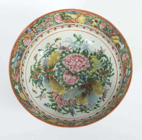 Schale China, 2. Hälfte 20. Jh., Porzellan, polychrome Aufglasurmalere… - Foto 2 Schale China, 2. Hälfte 20. Jh., Porzellan, polychrome Aufglasurmalere… - Foto 2